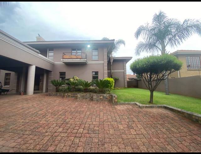 4 BEDROOM HOUSE FOR SALE IN AERORAND